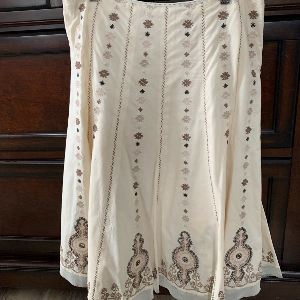 Women’s knee length swing skirt